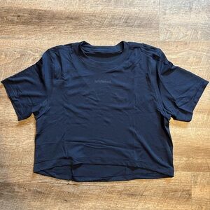 Navy Lululemon Short Sleeve T-Shirt size 6